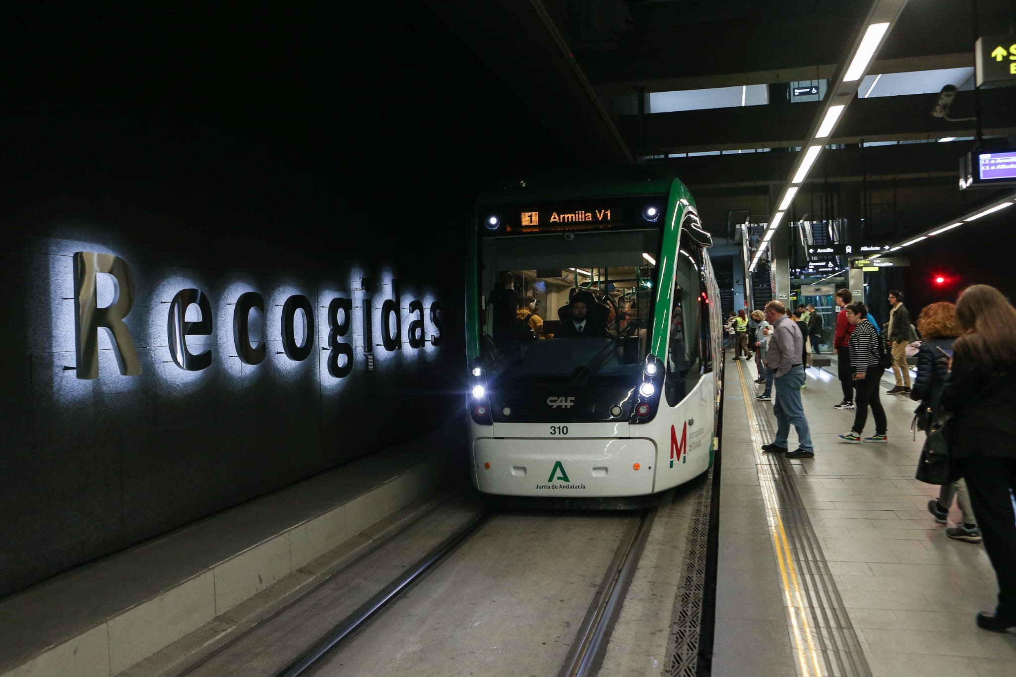 Refuerzo servicio Metro de Granada Procesión Magna